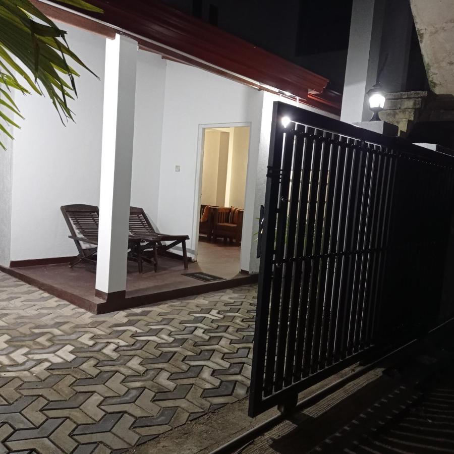 Surf & Salt Apartamento Weligama Exterior foto