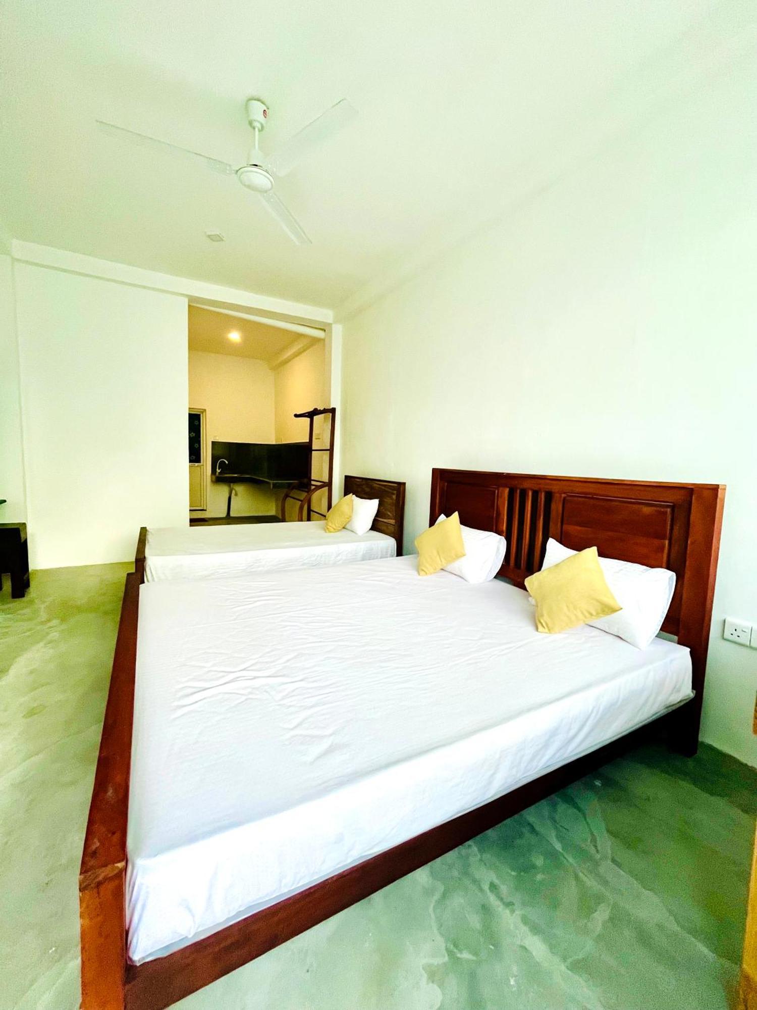 Surf & Salt Apartamento Weligama Exterior foto